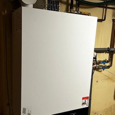 Kocioł kondensacyny z wbudowanym zbiornikiem 111 W