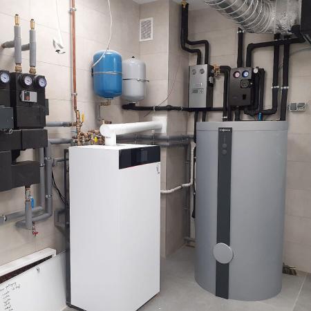 Kotłownia z Vitodens 222 F - zestawy pompowe 2 obiegi